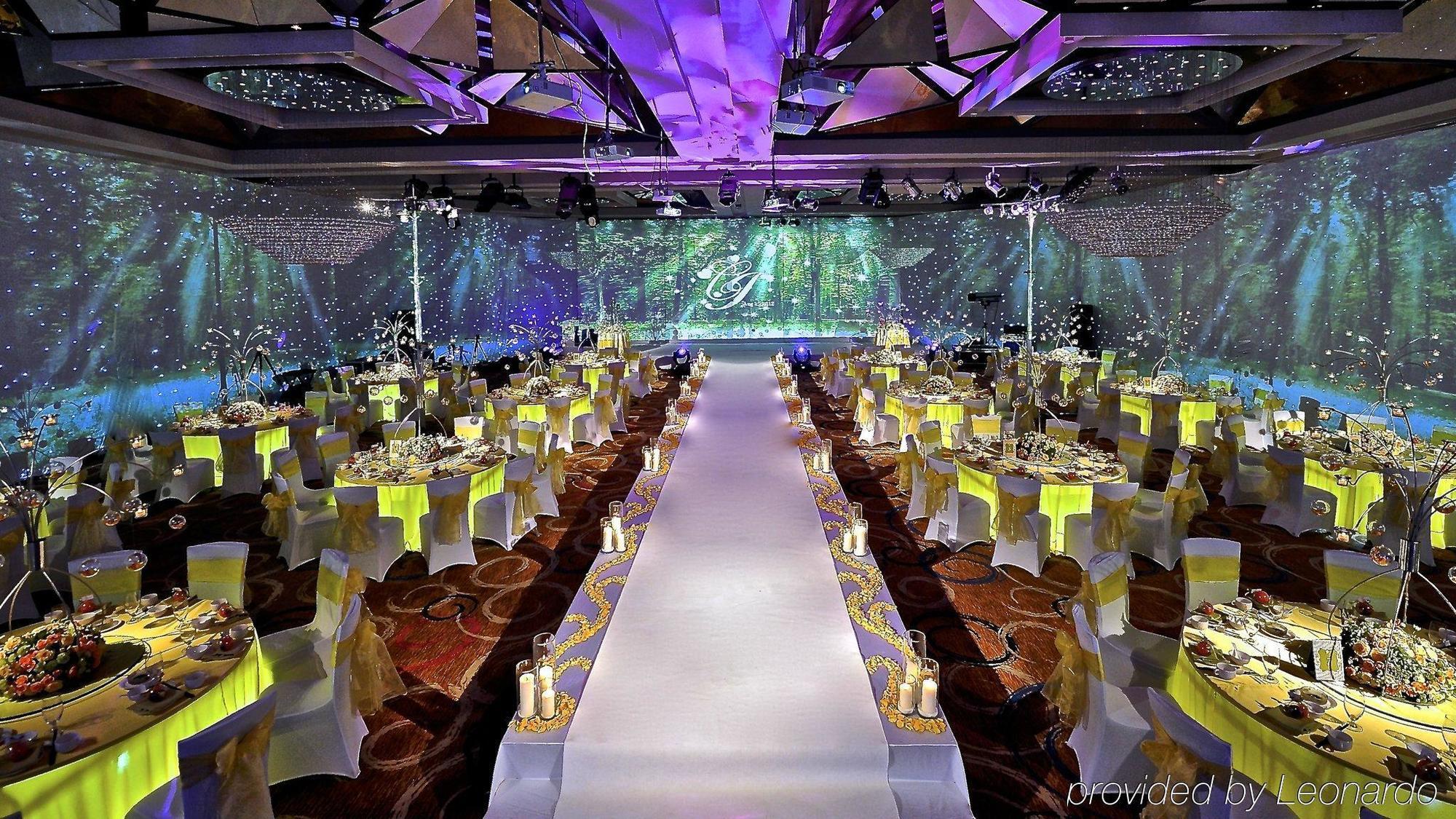 Hotel Nikko เทียนจิน ภายนอก รูปภาพ The interior of the 2011 Hall of Fame